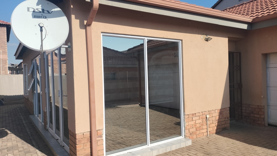 To Let 3 Bedroom Property for Rent in Waterval East North West